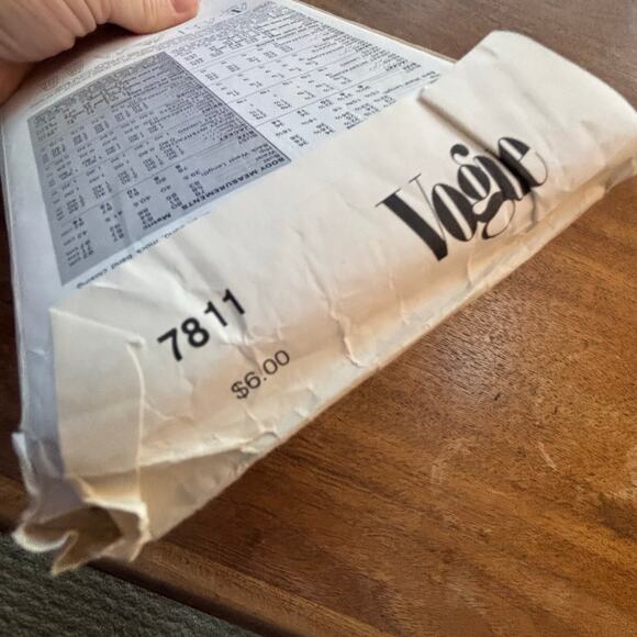 Vintage VOGUE PATTERN #7811 Size 10 sewing instructions uncut 1980s skirt suit - Picture 5 of 6